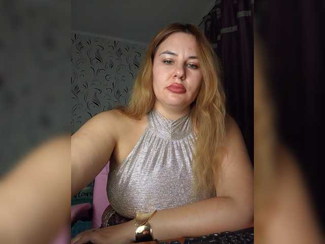 AvaQueen live cam on BongaCams