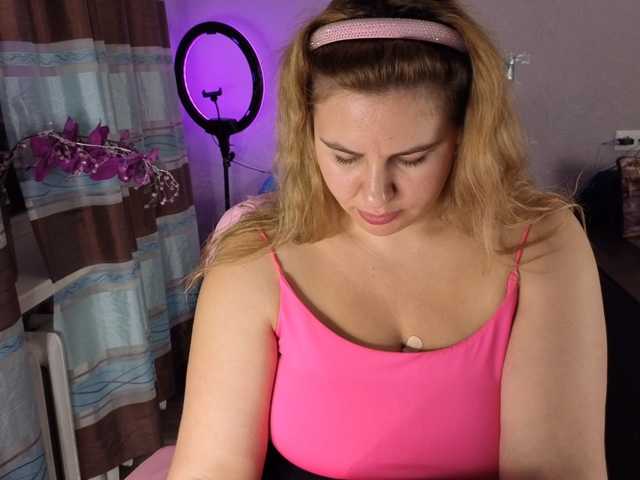 AvaQueen live cam on BongaCams