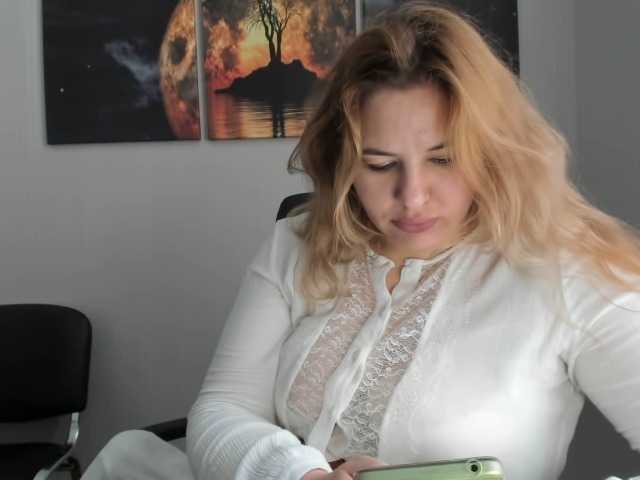AvaQueen live cam on BongaCams