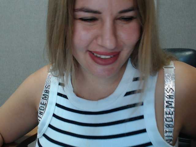 AvaQueen live cam on BongaCams