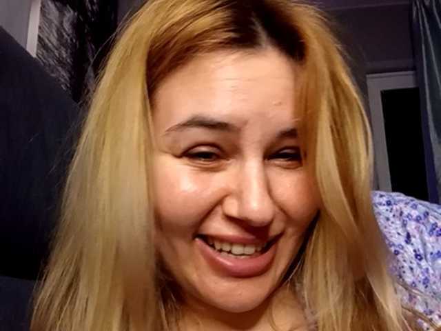 AvaQueen Live Cam on BongaCams