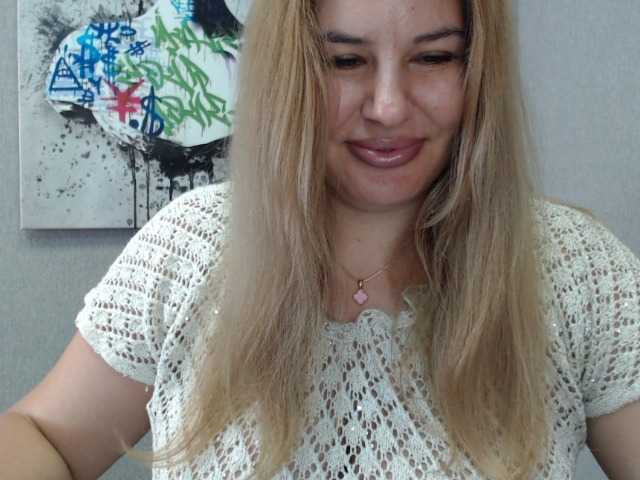 AvaQueen live cam on BongaCams