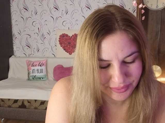 AvaQueen live webcam show