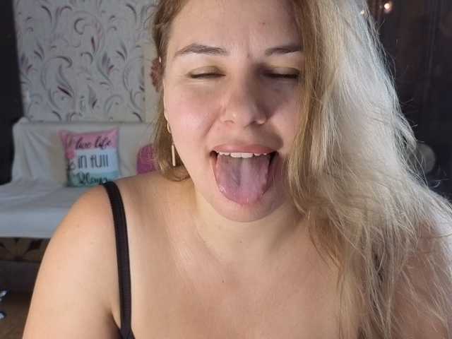 AvaQueen live webcam show