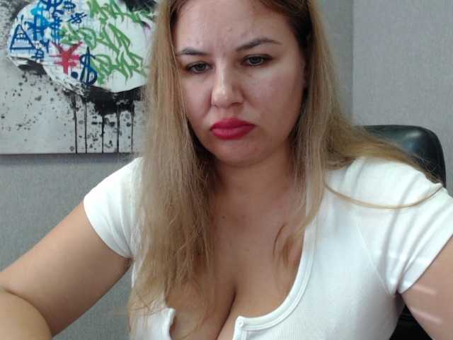 AvaQueen live cam on BongaCams