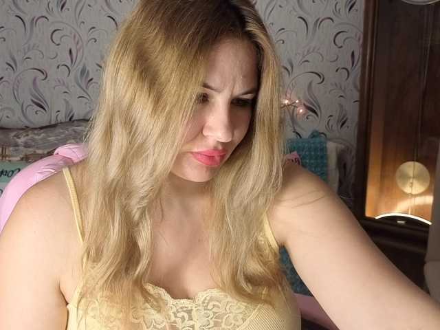 AvaQueen live cam on BongaCams