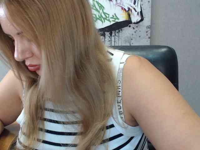 AvaQueen webcam