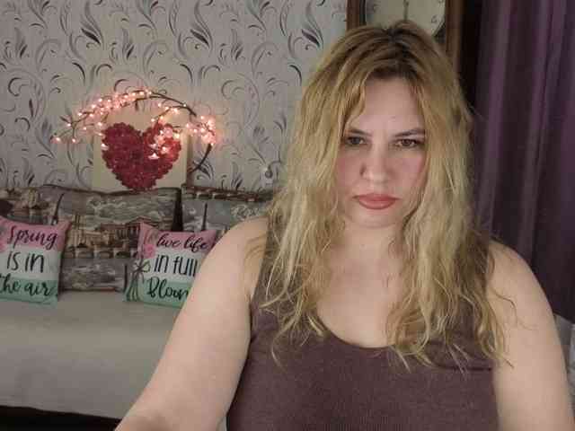 AvaQueen webcam