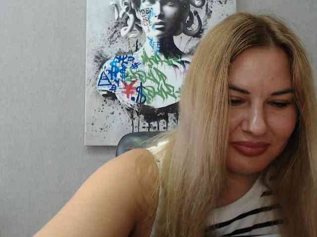 AvaQueen webcam