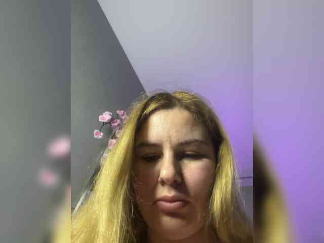 AvaQueen webcam