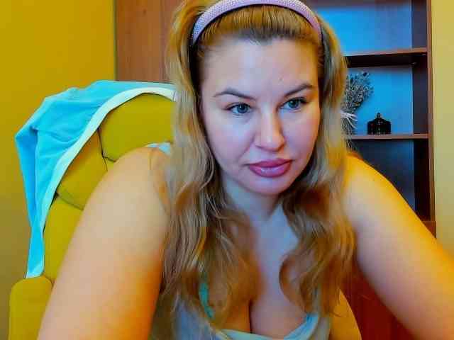 AvaQueen webcam