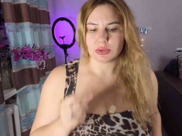 AvaQueen webcam