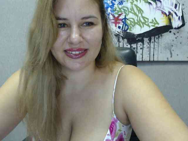 AvaQueen webcam