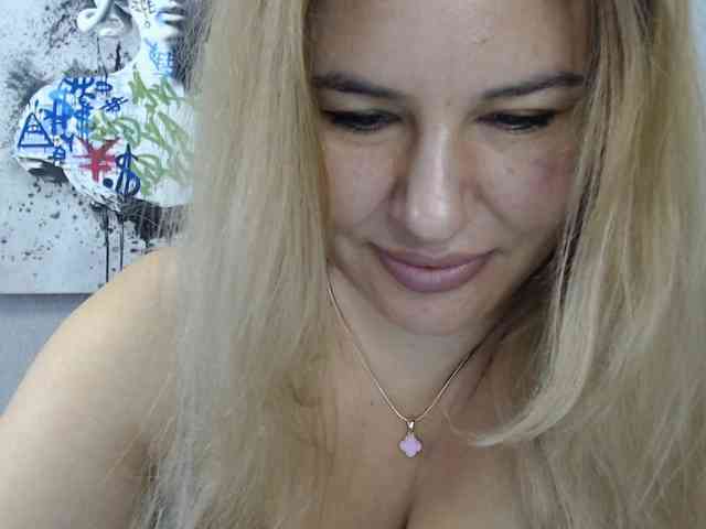 AvaQueen webcam