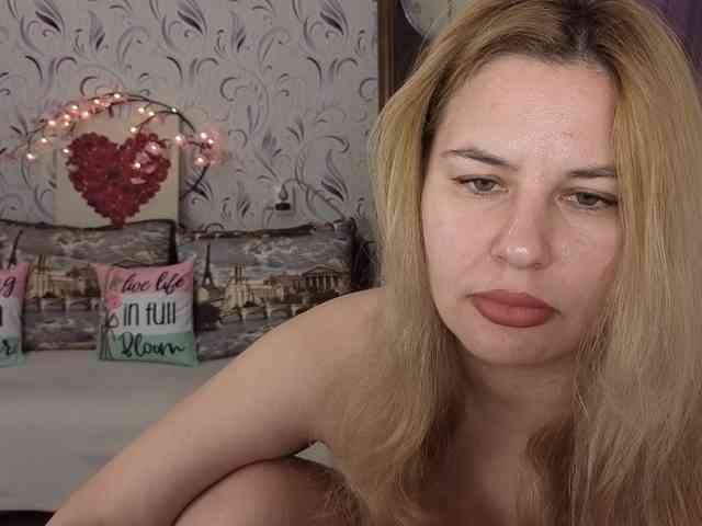 AvaQueen webcam
