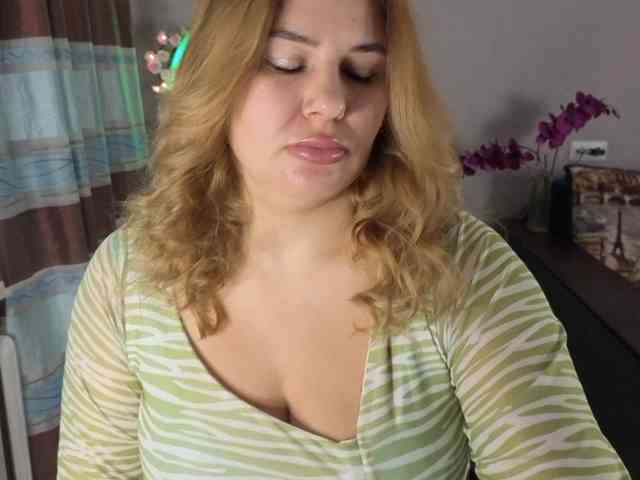 AvaQueen webcam