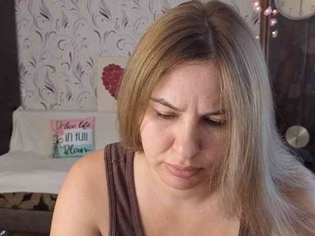 AvaQueen webcam