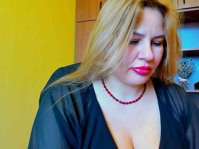 AvaQueen webcam