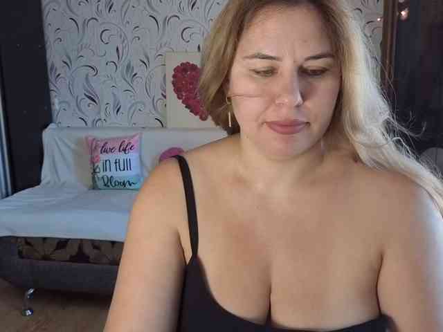 AvaQueen webcam