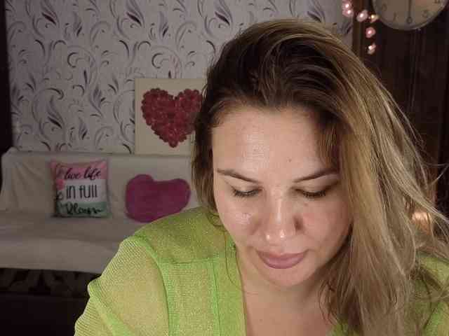 AvaQueen webcam