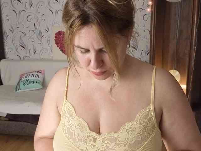 AvaQueen Sex Cam Show