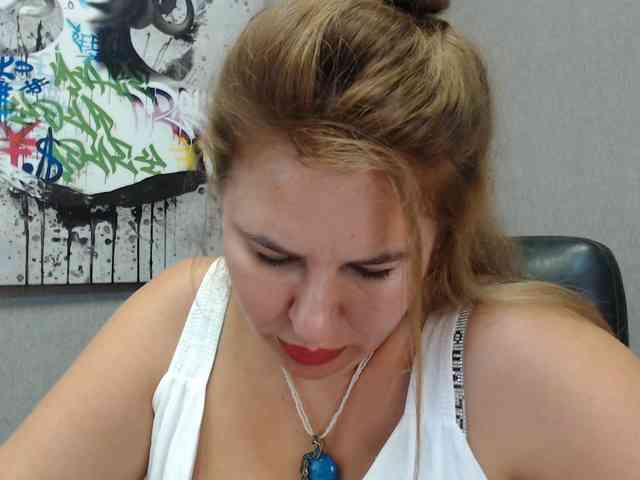 AvaQueen webcam