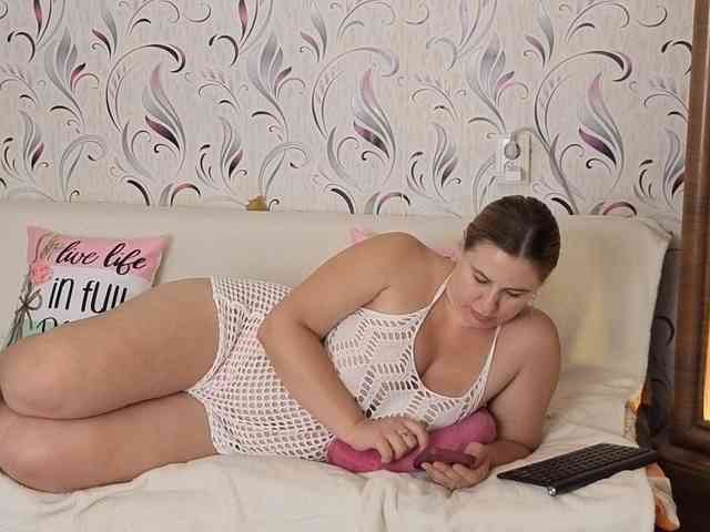 AvaQueen webcam
