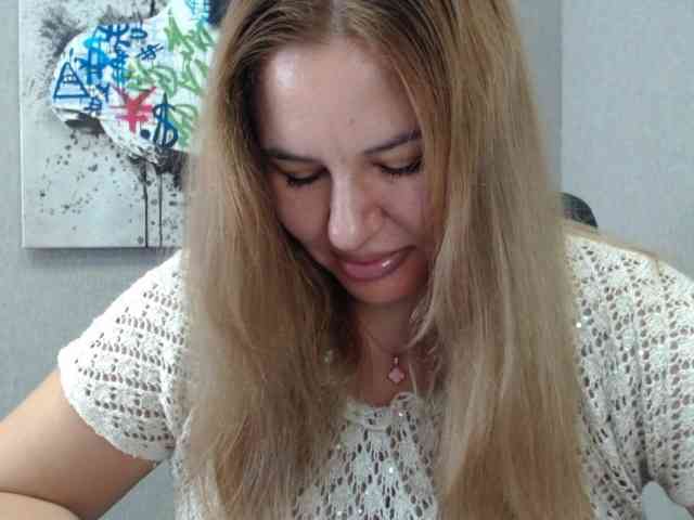 AvaQueen webcam