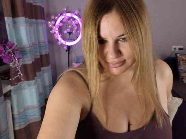 AvaQueen webcam