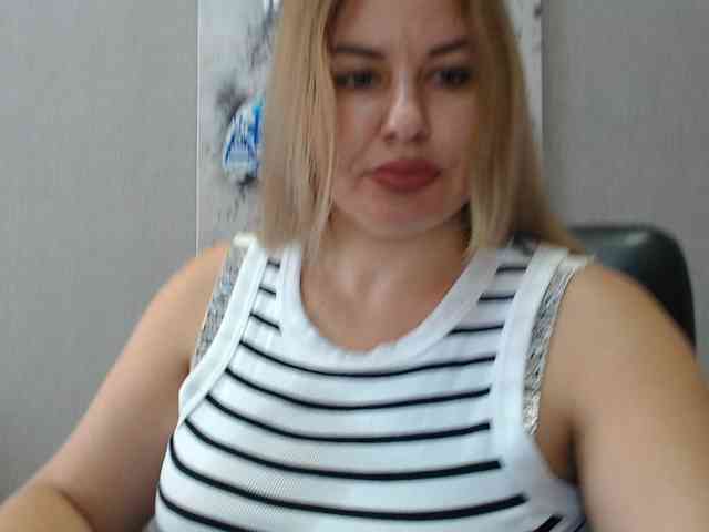 AvaQueen webcam