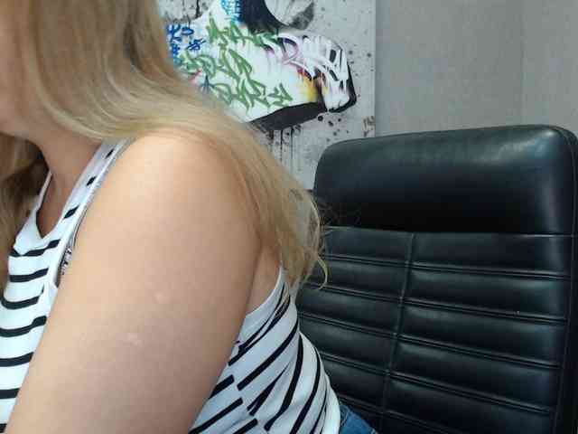 AvaQueen webcam
