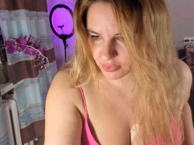 AvaQueen webcam