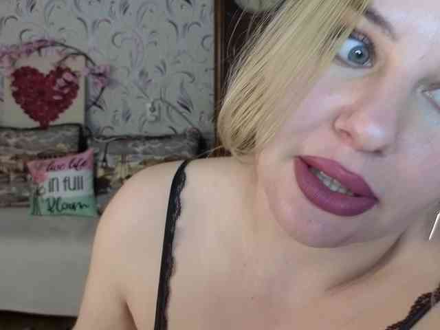 AvaQueen webcam
