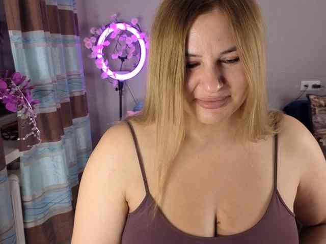 AvaQueen webcam