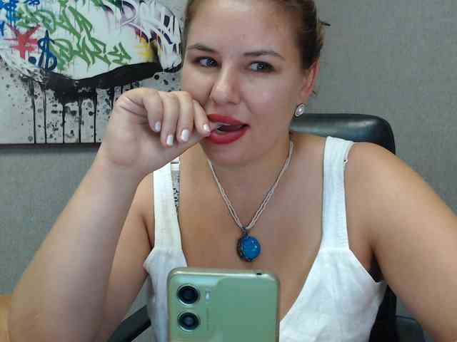 AvaQueen webcam