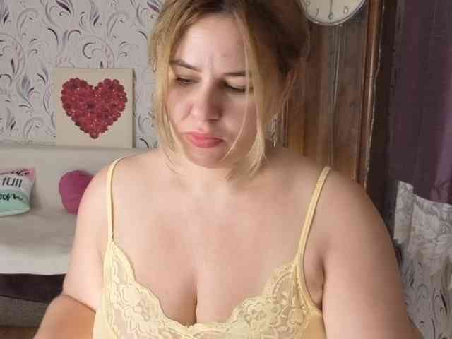 AvaQueen webcam