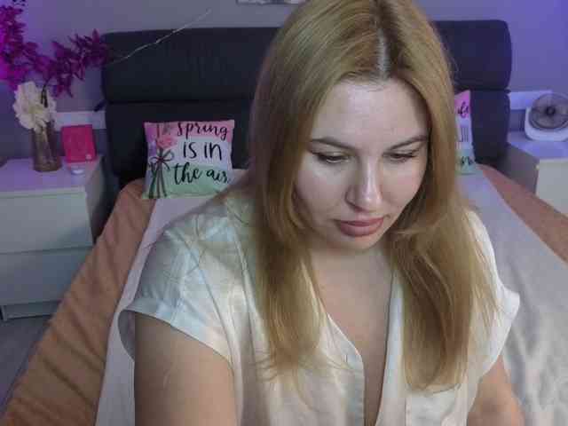 AvaQueen webcam