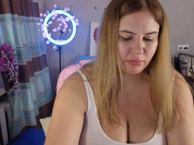 AvaQueen webcam