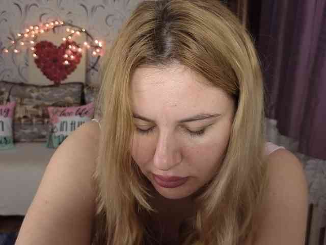 AvaQueen webcam