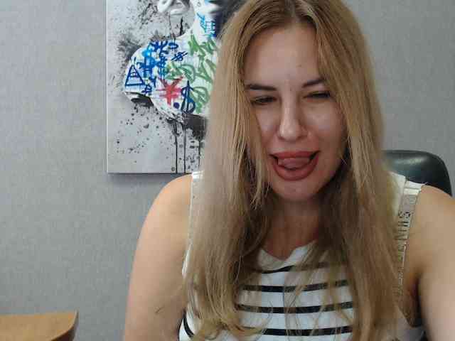 AvaQueen webcam