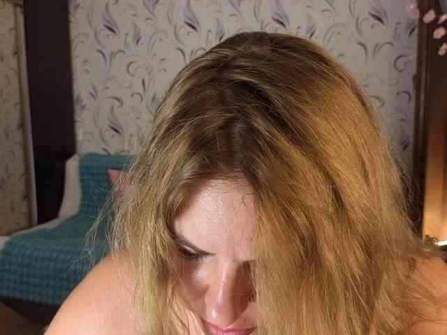 AvaQueen webcam