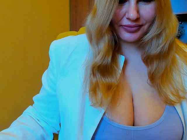AvaQueen webcam