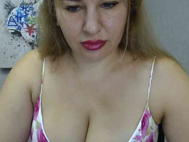 AvaQueen webcam
