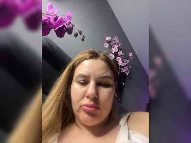 AvaQueen Live Webcam on BongaCams