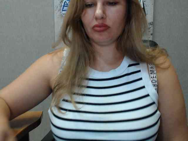 AvaQueen webcam