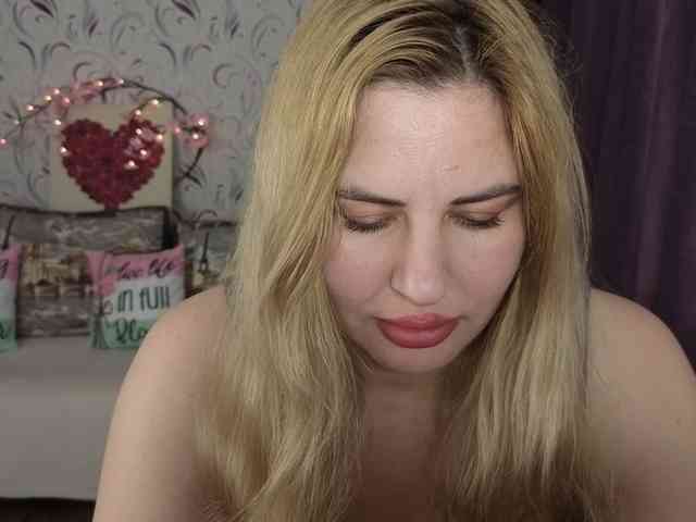 AvaQueen webcam