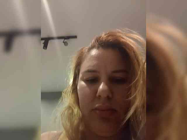 AvaQueen webcam