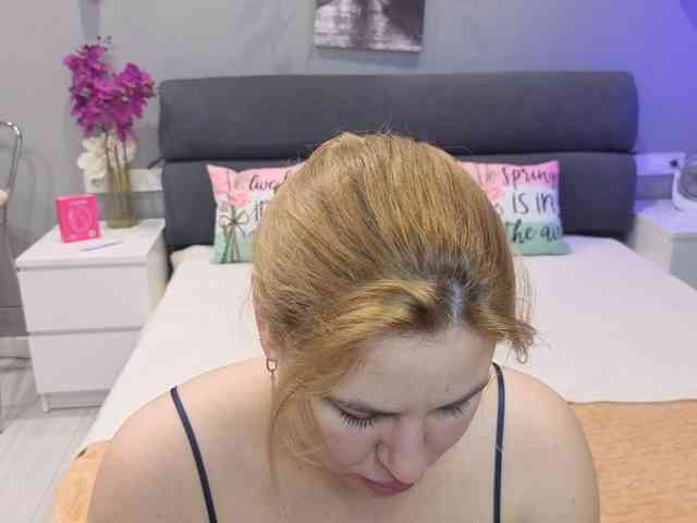 AvaQueen webcam