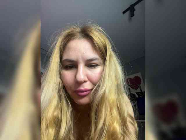 AvaQueen webcam