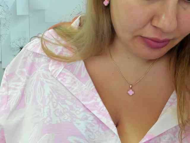 AvaQueen webcam